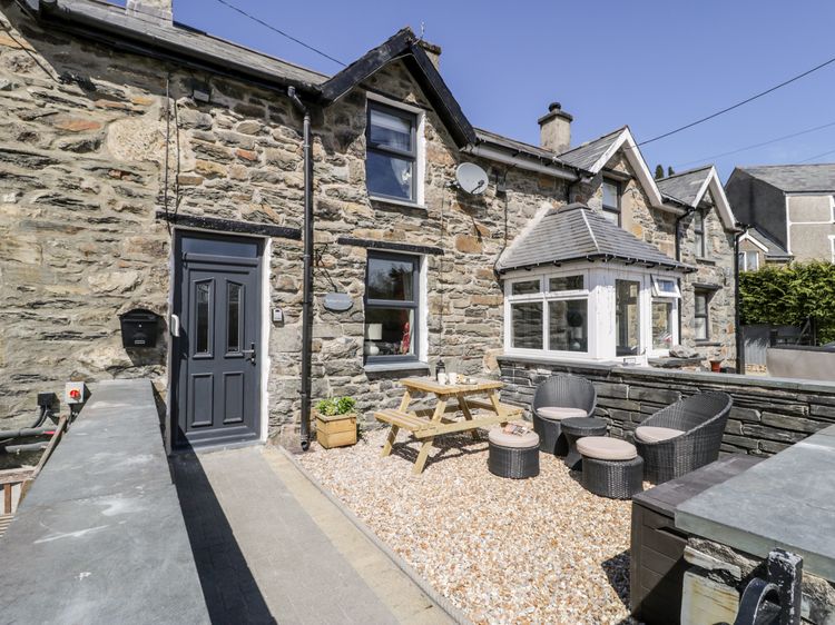 Bwthyn Ger Afon (Riverplace Cottage)