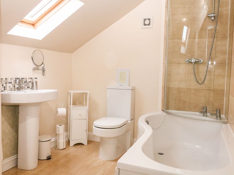 The Cottage Glossop, listing photograph 11