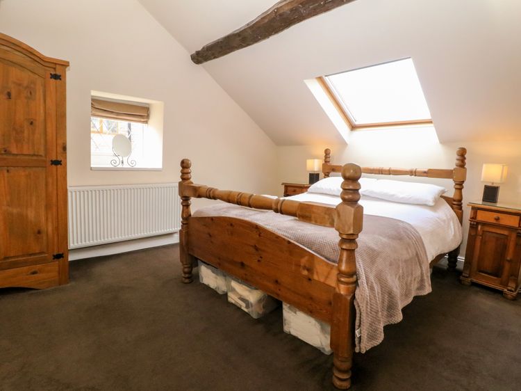 The Cottage Glossop, listing photograph 8