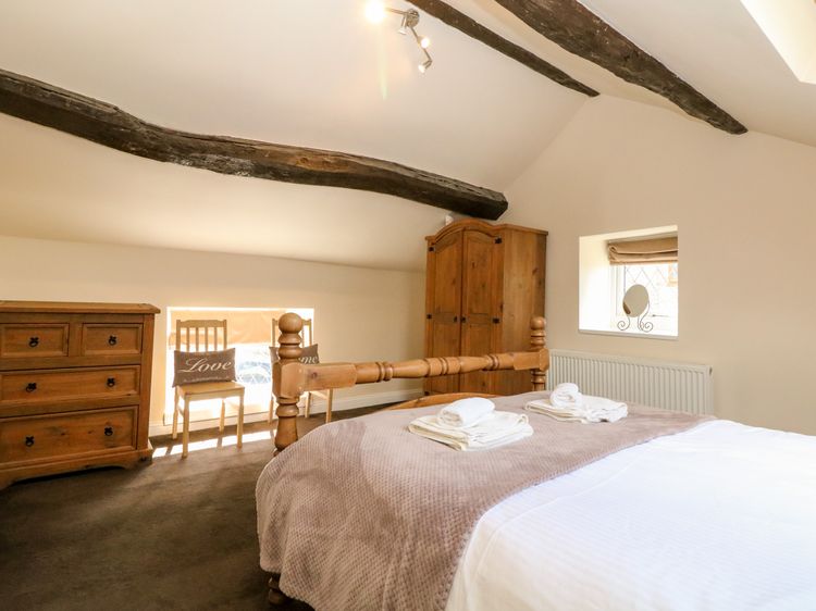 The Cottage Glossop, listing photograph 9