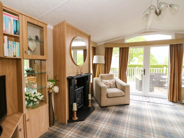 The Four Oaks Chalet, listing photograph 3