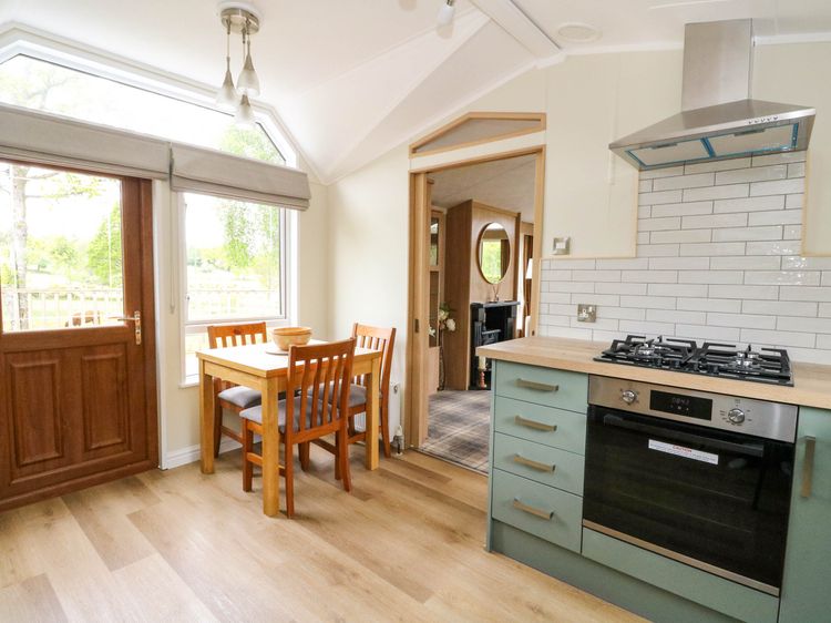 The Four Oaks Chalet, listing photograph 7