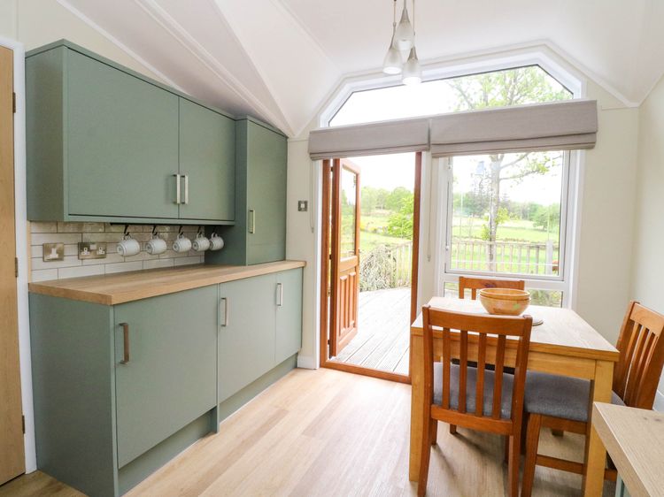 The Four Oaks Chalet, listing photograph 8