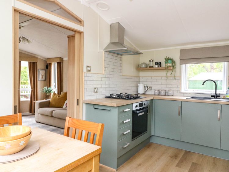 The Four Oaks Chalet, listing photograph 9