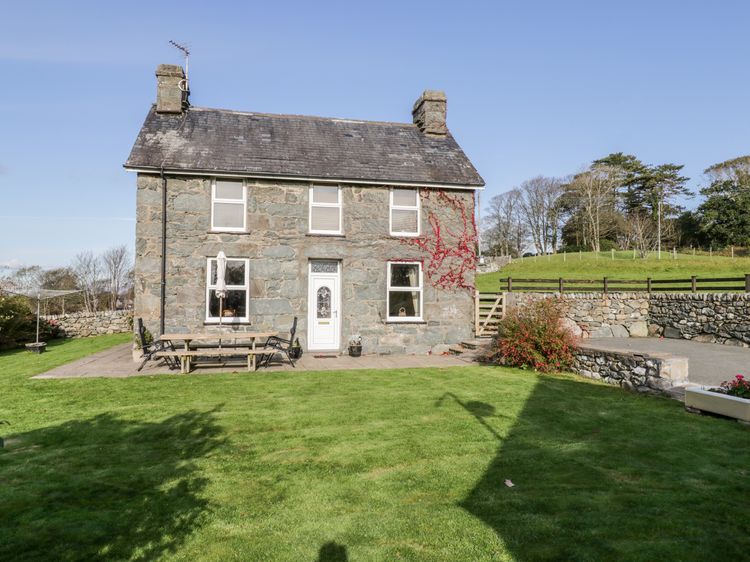 Tyddyn, listing photograph 2