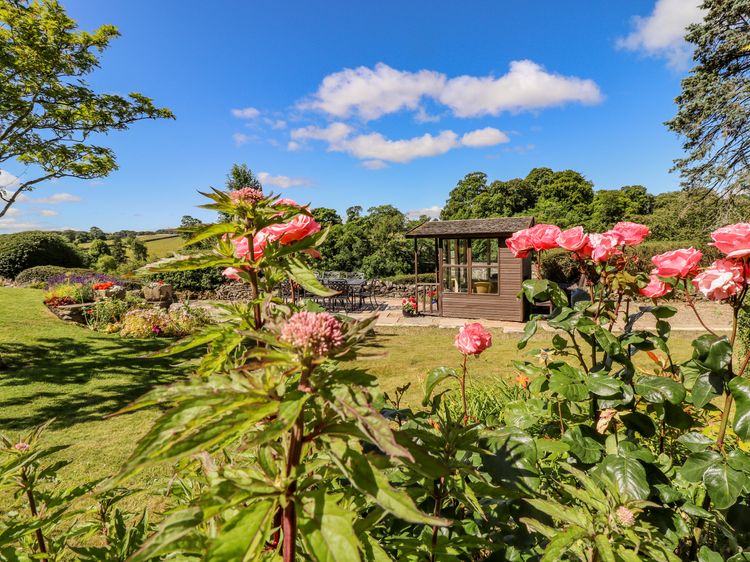 1 Bridge End & Garden, listing photograph 2
