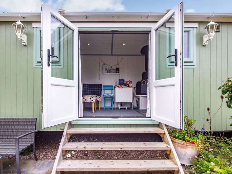 The Shepherd's Hut, listing photograph 2