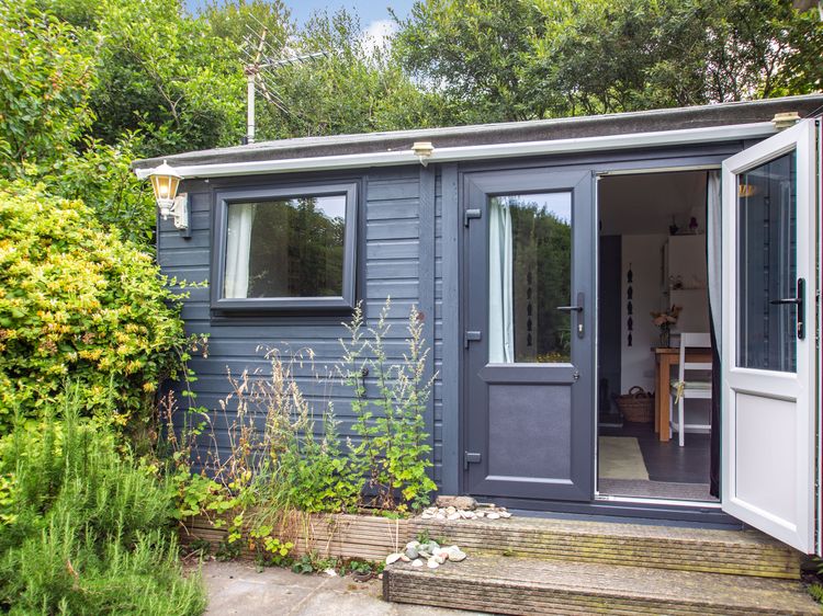 The Shepherd's Hut, listing photograph 3