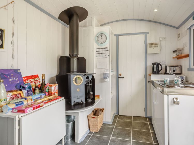 The Shepherd's Hut, listing photograph 12