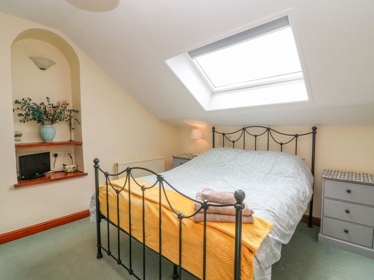 Watershed Cottage, listing photograph 9