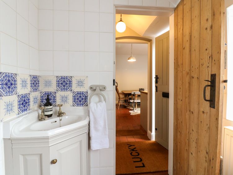 Lucky Cottage, listing photograph 12