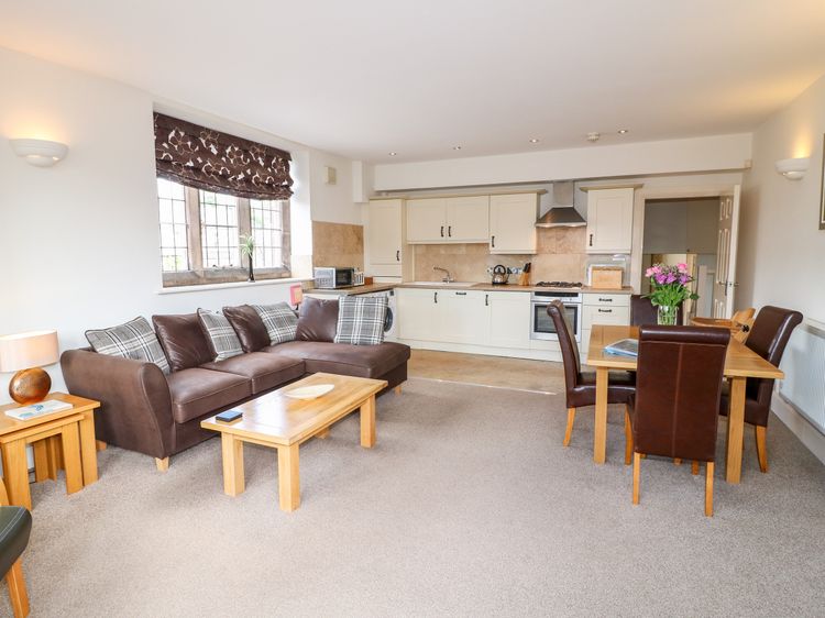 8 Tawney House, listing photograph 4