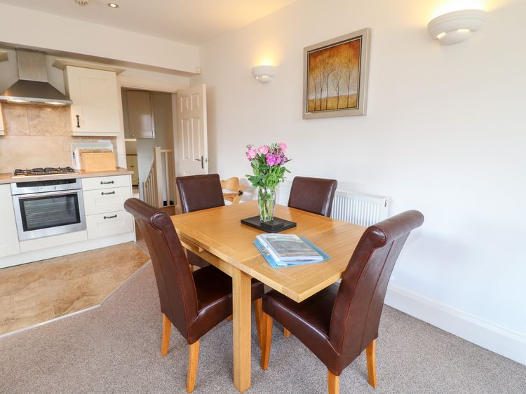 8 Tawney House, listing photograph 5