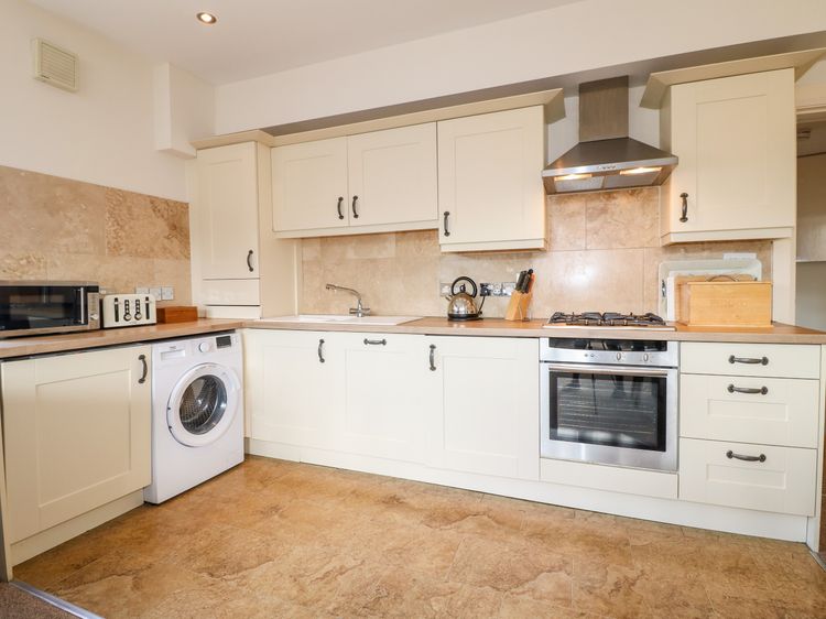 8 Tawney House, listing photograph 8