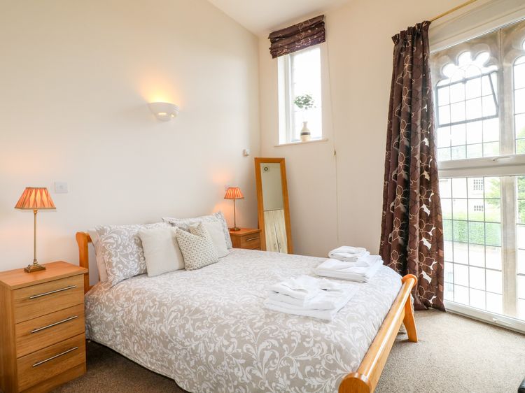 8 Tawney House, listing photograph 10