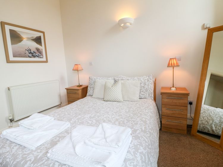 8 Tawney House, listing photograph 11