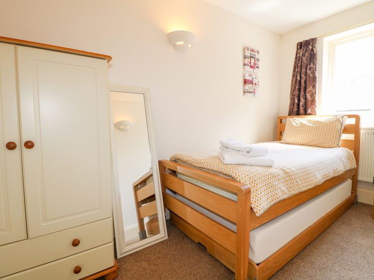 8 Tawney House, listing photograph 12