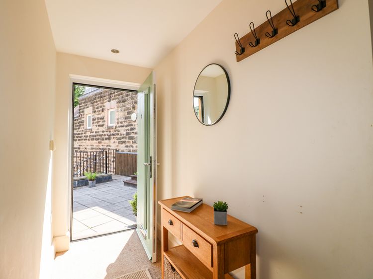 8 Tawney House, listing photograph 3