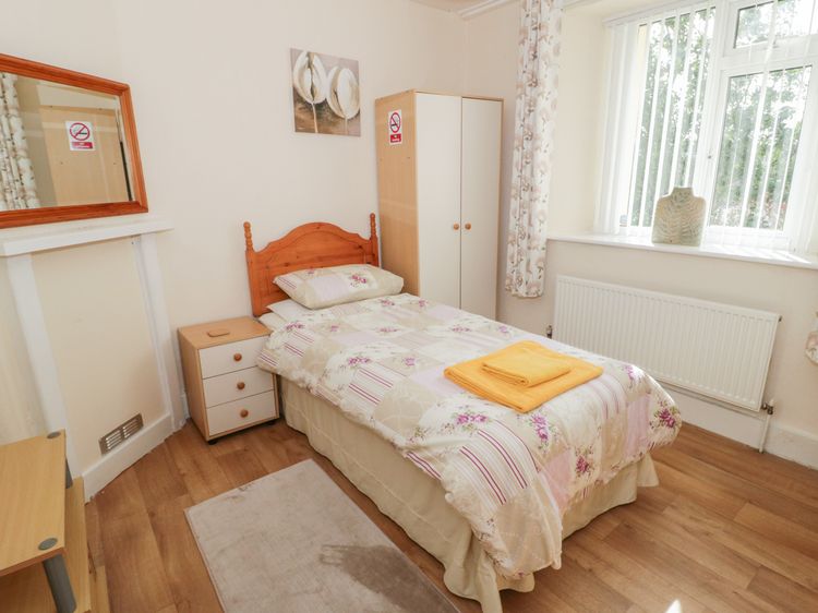 Bangor Cottage, listing photograph 11