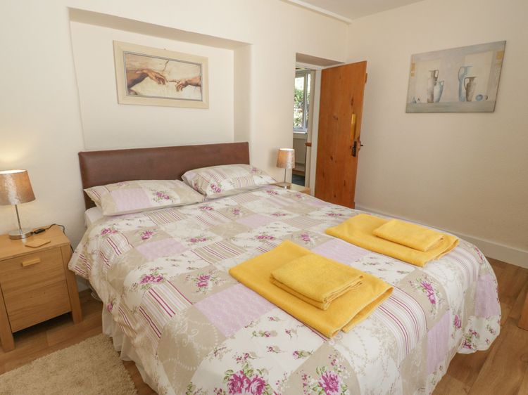 Bangor Cottage, listing photograph 9