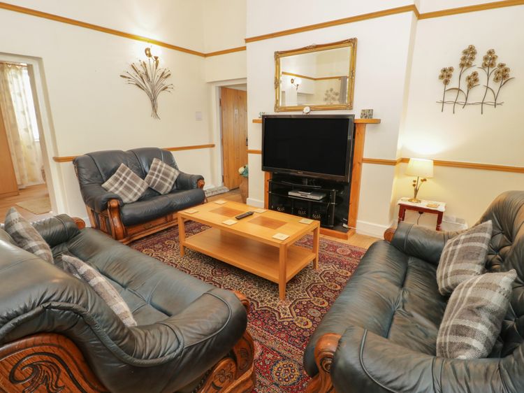 Bangor Cottage, listing photograph 2