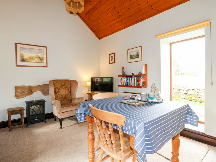 Manifold Cottage, listing photograph 4