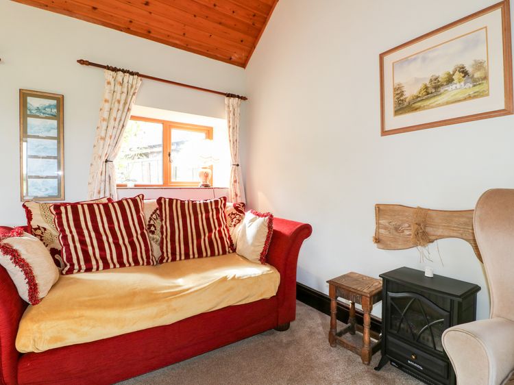 Manifold Cottage, listing photograph 5