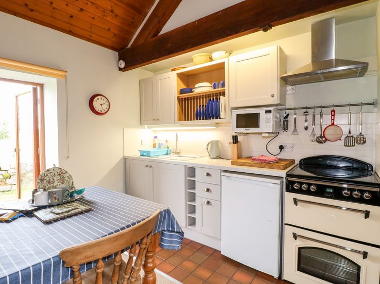 Manifold Cottage, listing photograph 8