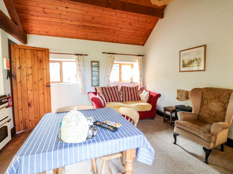 Manifold Cottage, listing photograph 9