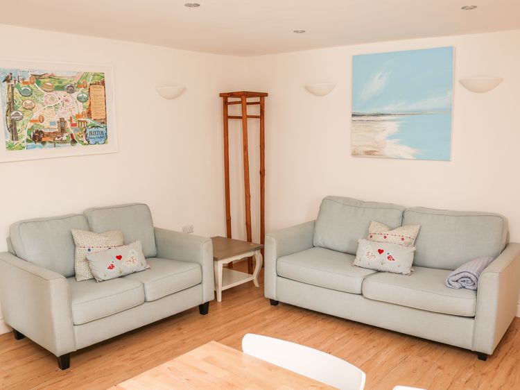 32A, listing photograph 3