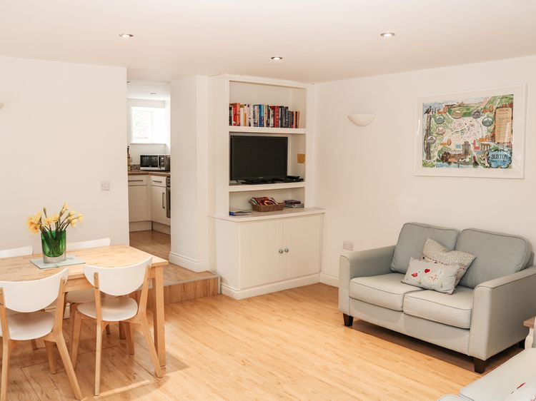 32A, listing photograph 4