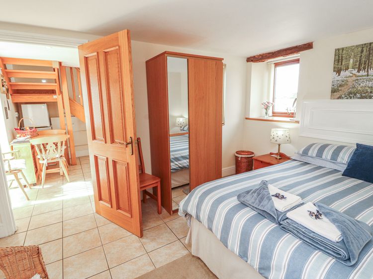 Piggery Cottage, listing photograph 12