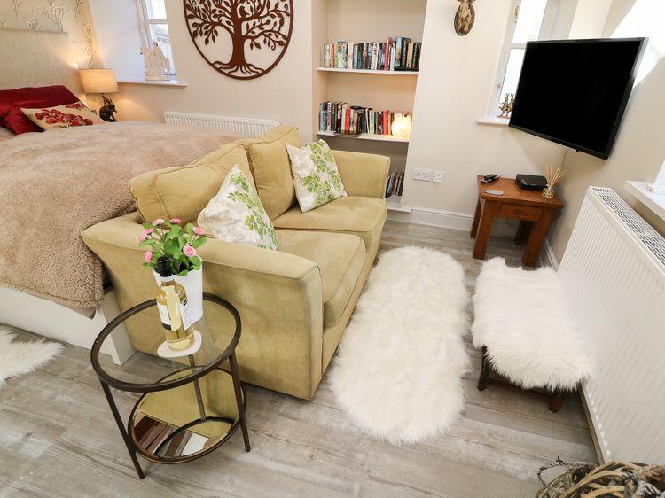 Lottie's Loft, listing photograph 9