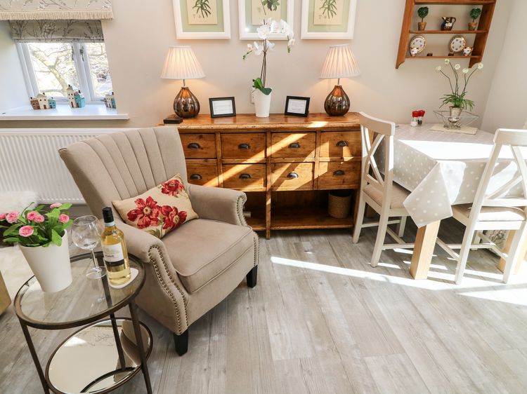 Lottie's Loft, listing photograph 5