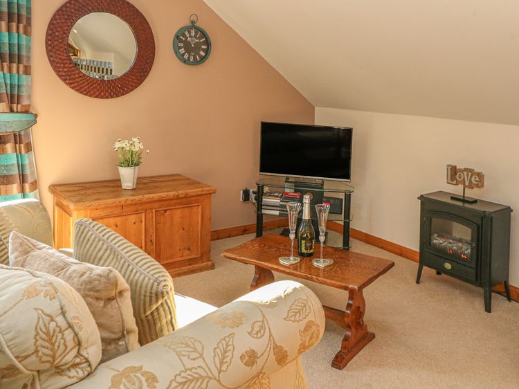 The Loft, listing photograph 6