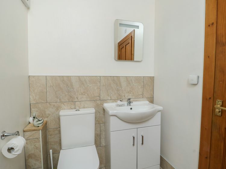 Lily Cottage, listing photograph 11