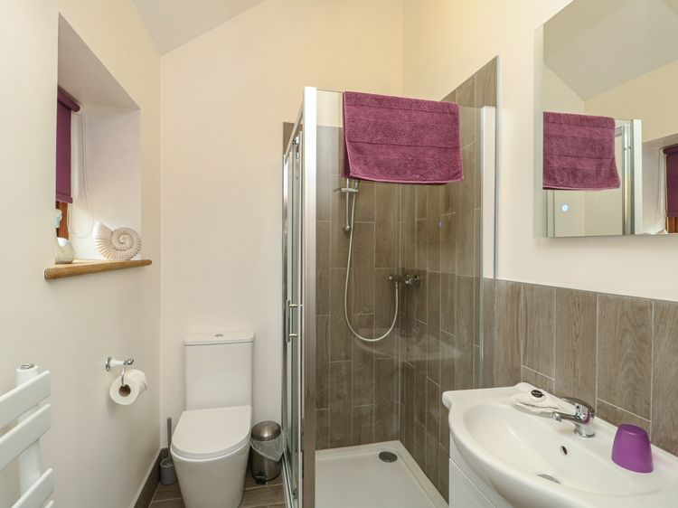 Lavender Cottage, listing photograph 10