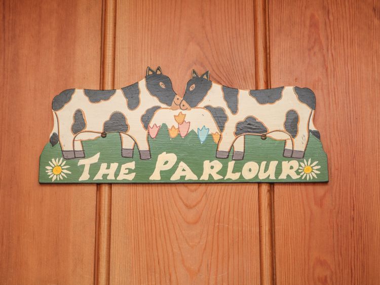 The Parlour, listing photograph 3