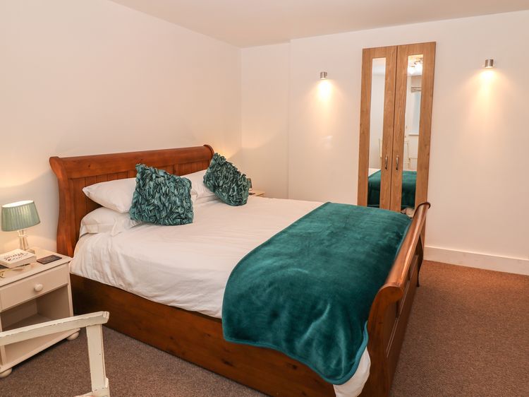 The Garden Flat, listing photograph 12