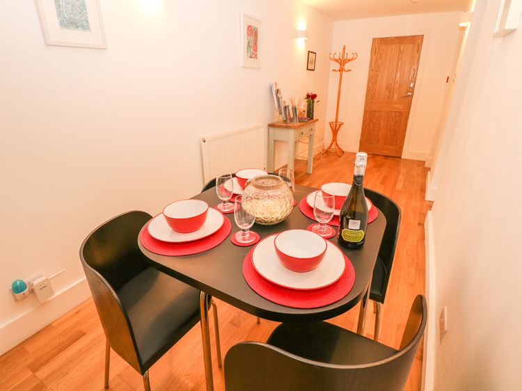 The Garden Flat, listing photograph 4