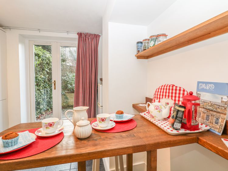 The Garden Flat, listing photograph 9
