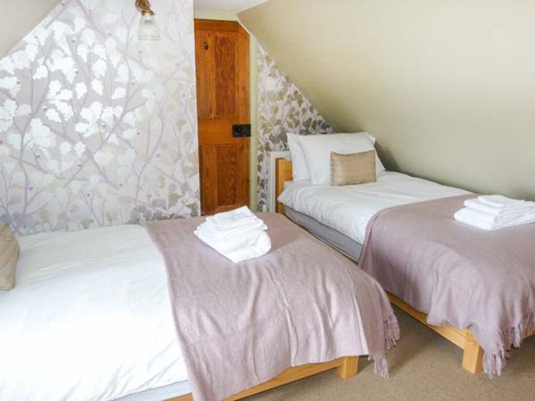 Easter Duthil Cottage, listing photograph 9