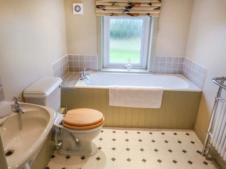 Easter Duthil Cottage, listing photograph 11