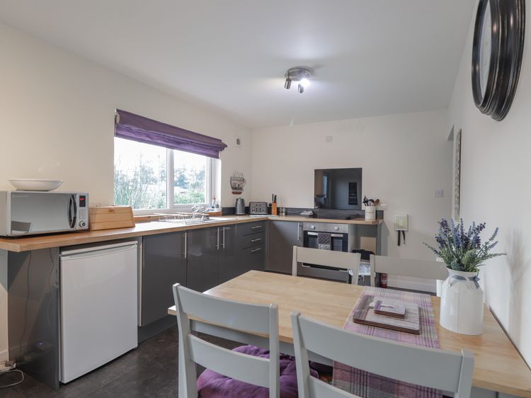 Lilac Cottage, listing photograph 8