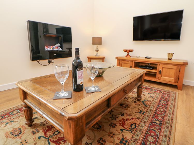 The Lodge, listing photograph 6
