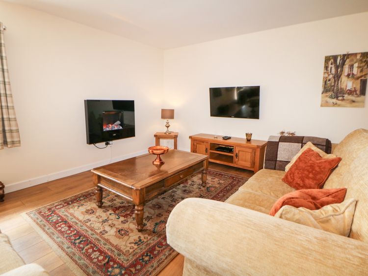 The Lodge, listing photograph 7