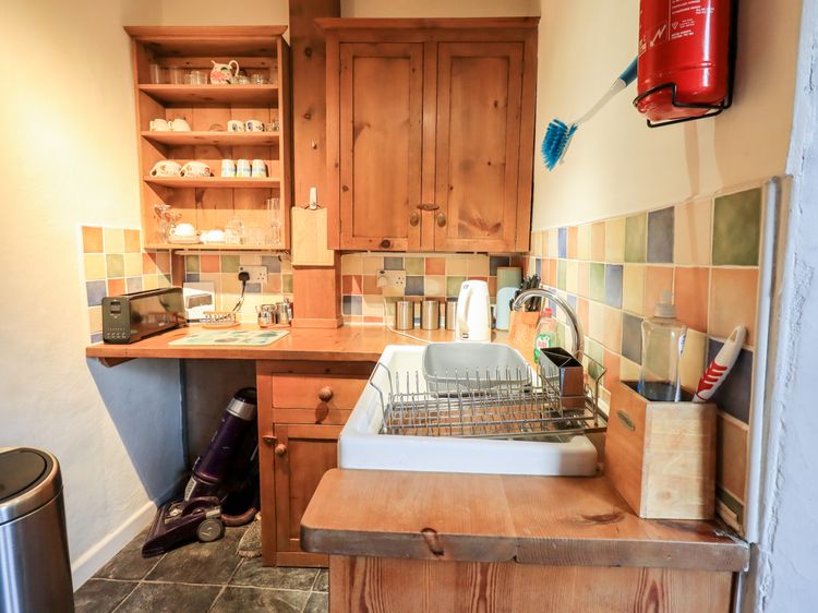 Wood Cottage, listing photograph 8