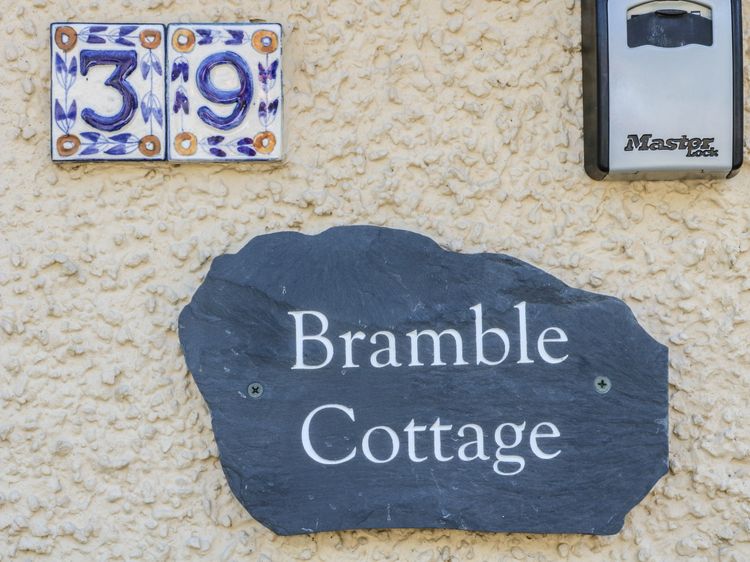 Bramble Cottage, listing photograph 3
