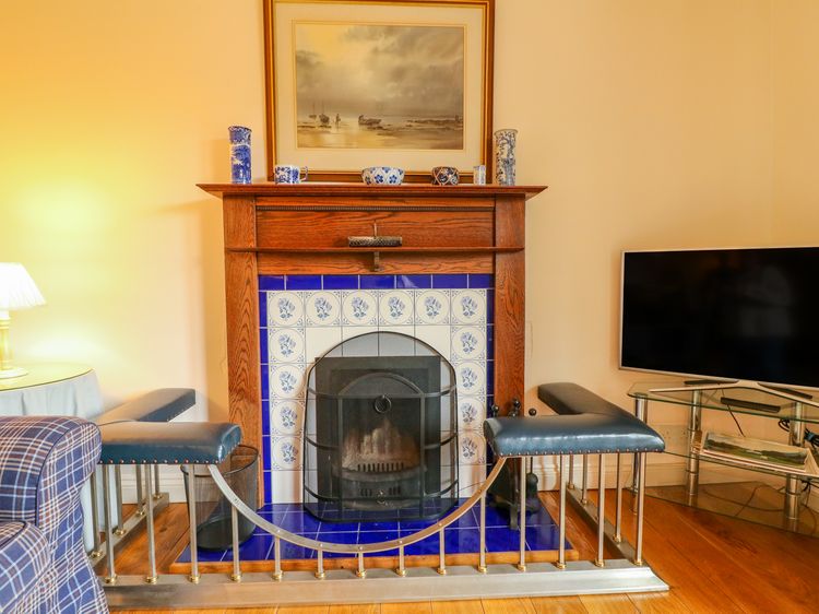 Barks Cottage, listing photograph 4