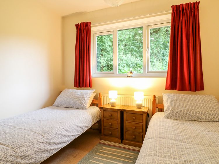 Barks Cottage, listing photograph 10